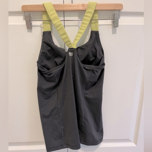 Workout tank - Picture 2 of 2